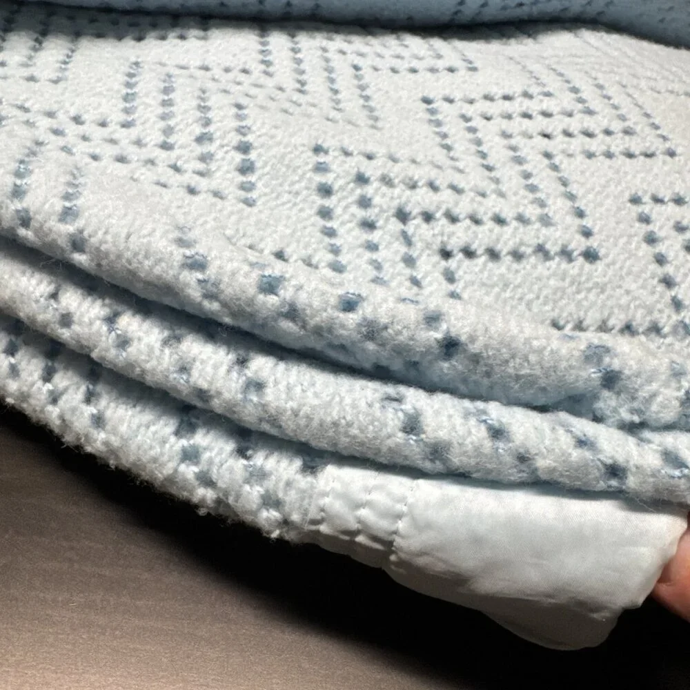 Vintage Moonweave Scotland Blue Cellular Blue Blanket Satin Trim‎  Acrylic 70x88
